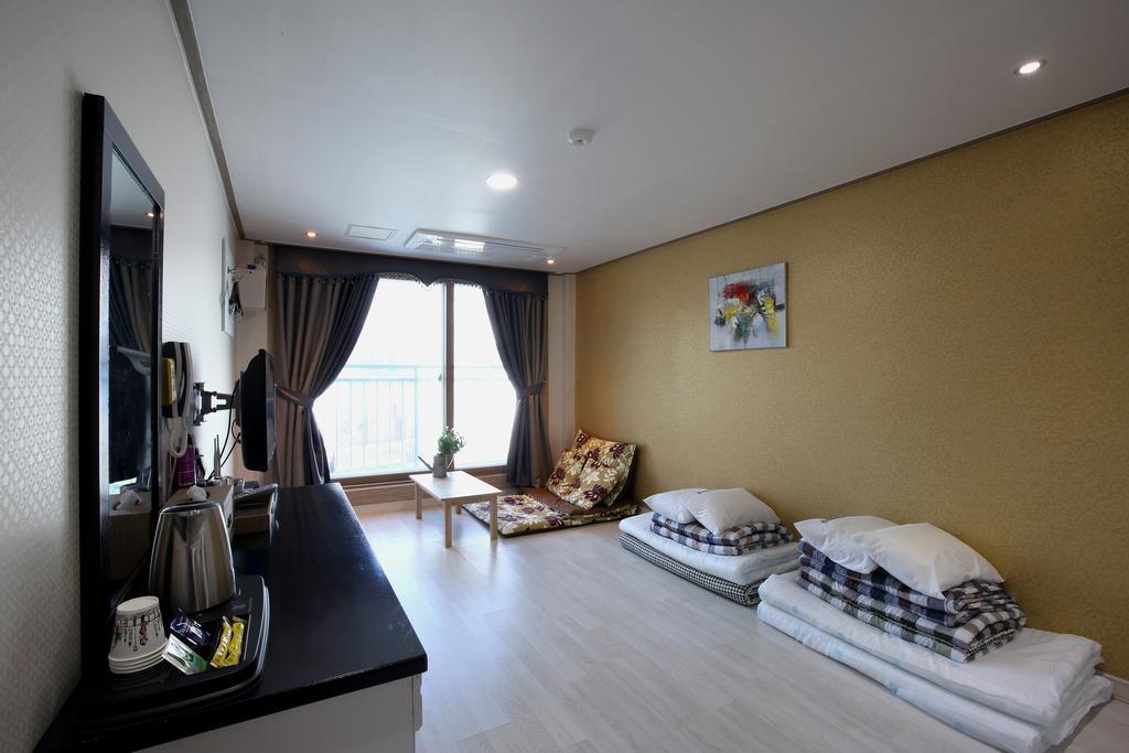 Dorcas Tourist Hostel Tongyeong Exterior photo