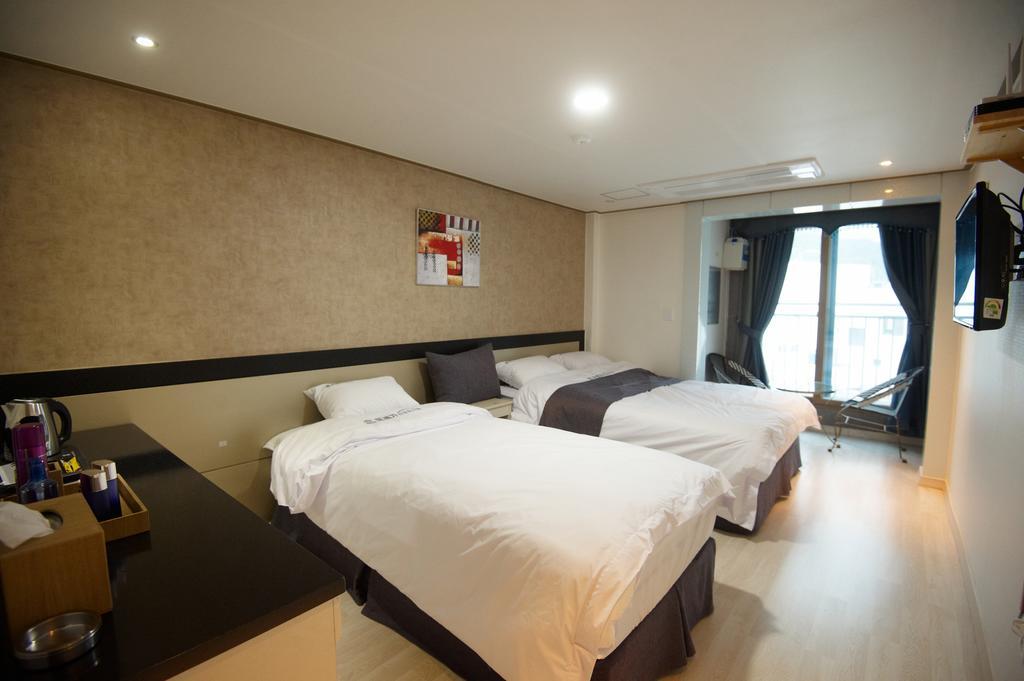 Dorcas Tourist Hostel Tongyeong Exterior photo