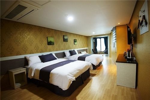 Dorcas Tourist Hostel Tongyeong Exterior photo