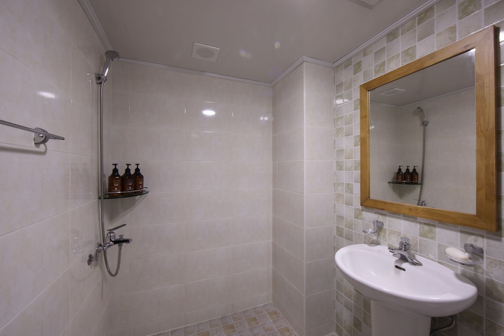 Dorcas Tourist Hostel Tongyeong Exterior photo